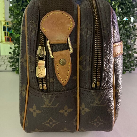 Louis Vuitton Reporter PM Monogram Crossbody Bag - Picture 4 of 9